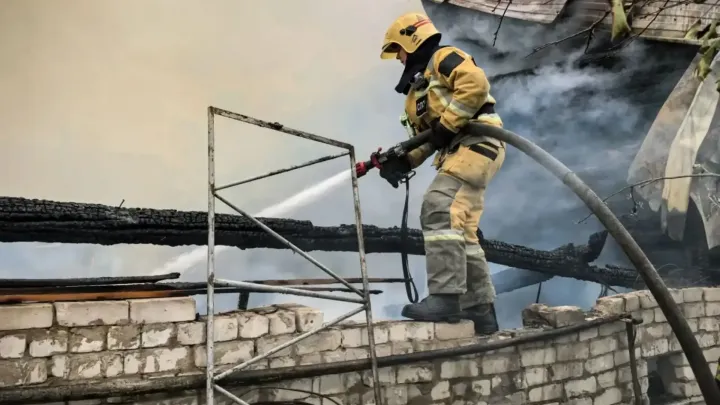 В деревне Вишняково потушили пожар в жилом доме, пострадавших нет