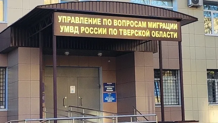 Суд обязал работодателя возместить расходы на содержание и выдворение иностранца
