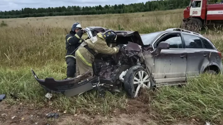 Сотрудники МЧС ликвидировали последствия ДТП с пострадавшими под Бологим