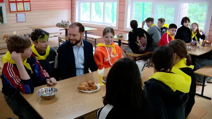 Тверские ребята встретились с игроками хоккейного клуба «Локомотив» — Тверь Сейчас