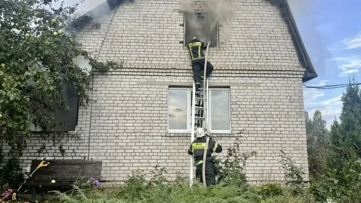 В поселке Васильевский произошел пожар в жилом доме
