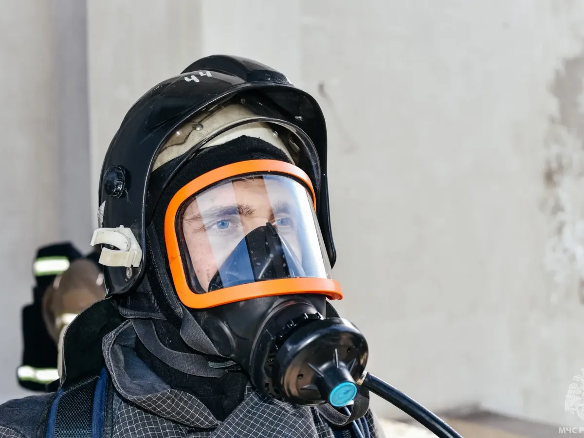 В Твери прошли соревнования «Вертикальный вызов» среди газодымозащитников