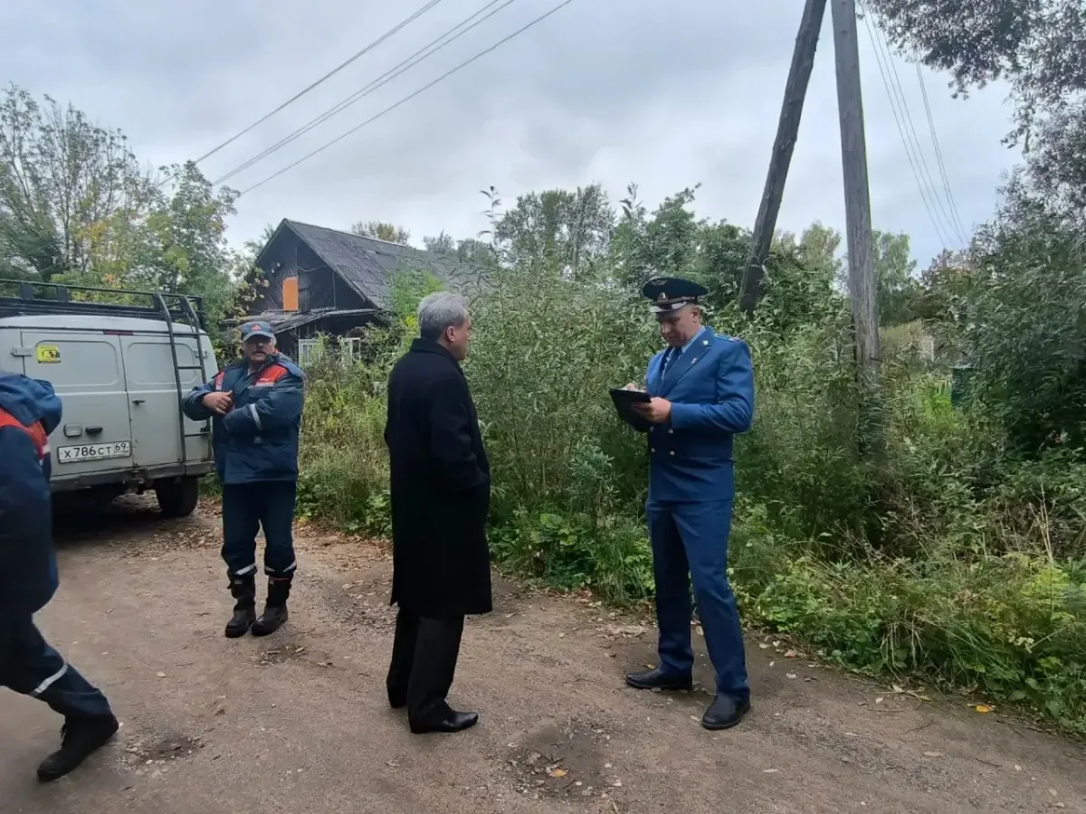 Прокурор Лихославльского района провел выездной прием в поселке Осиновая Гряда