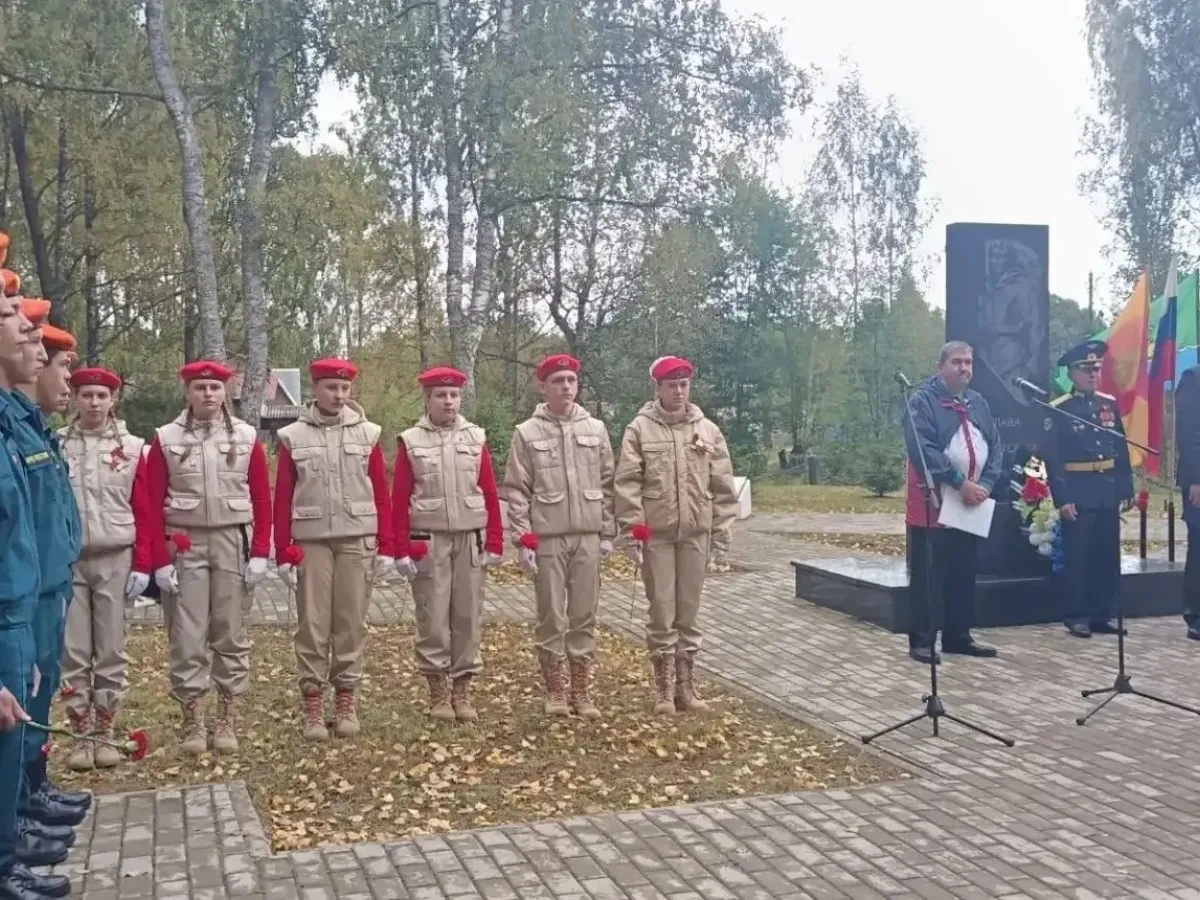 В Андреаполе юнармейцы приняли участие в перезахоронении советских лётчиков