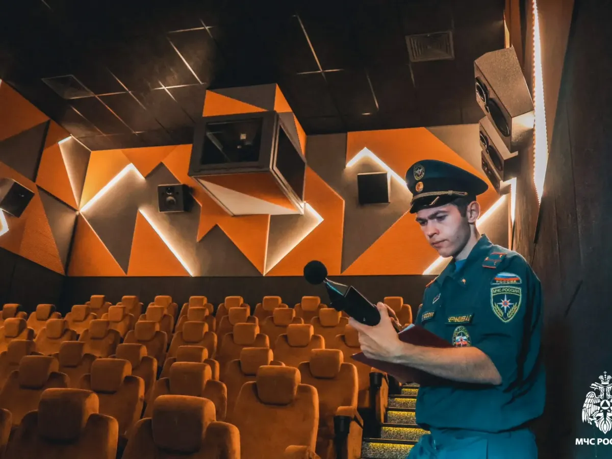 В Твери сотрудники МЧС проверили пожарную безопасность кинотеатра «Звезда»