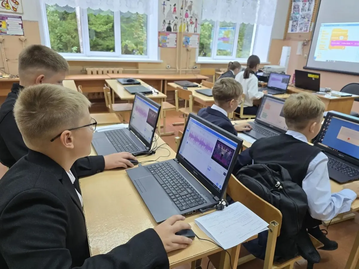 В Селижаровской школе №1 продолжаются занятия мобильного технопарка «Кванториум»