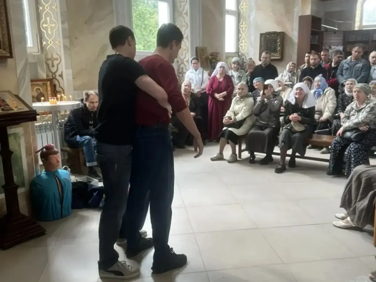 Врачи ГКБ №6 провели мастер-класс по первой помощи для прихожан храма