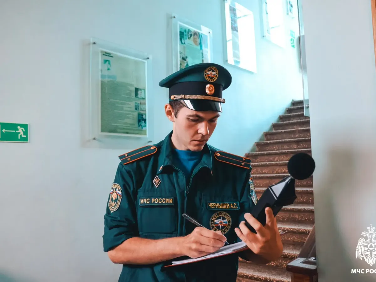 В Твери сотрудники МЧС проверили пожарную безопасность кинотеатра «Звезда»