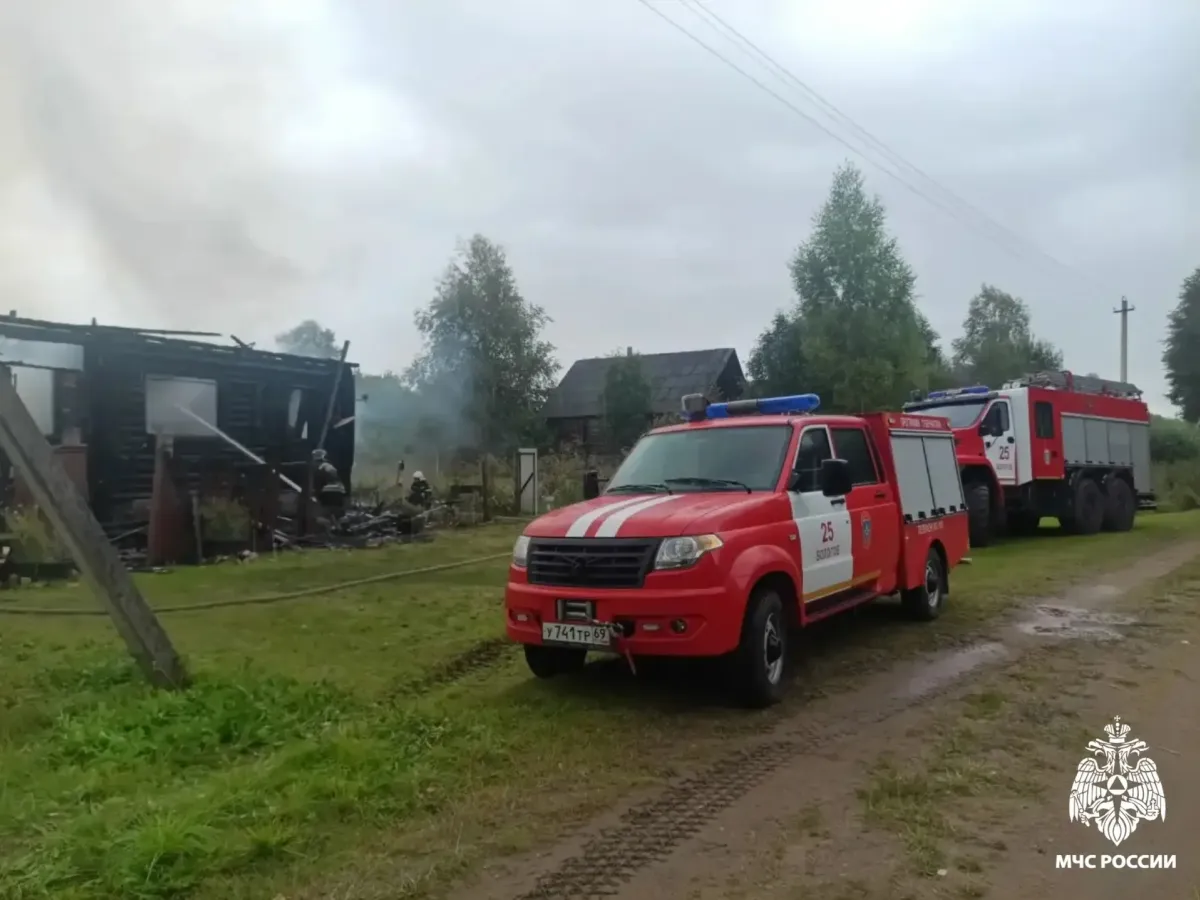 В Бологовском округе ликвидировали пожар из-за оставленного на зарядке аккумулятора