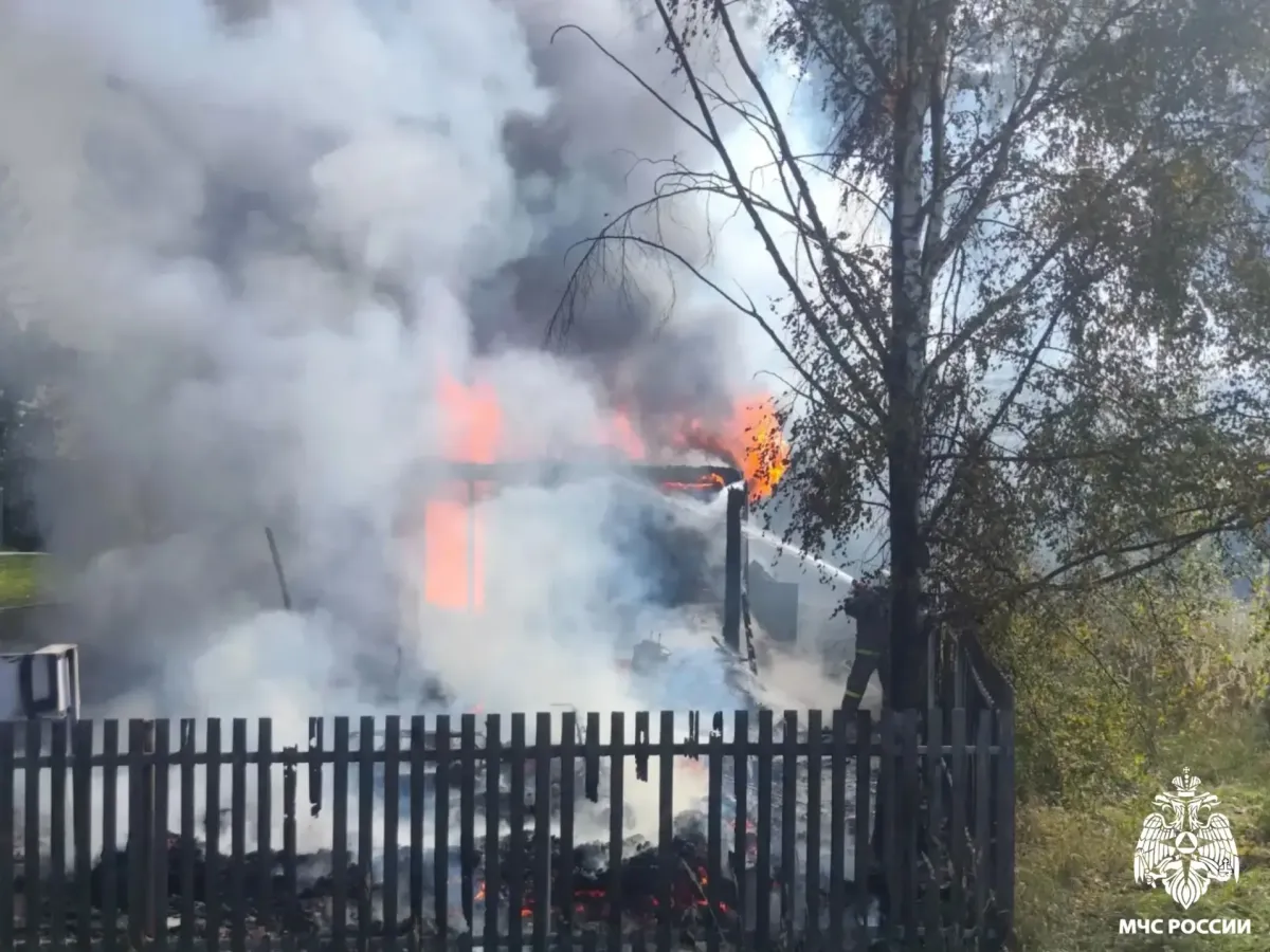 В деревне Бодачёво при пожаре сгорели дом и надворная постройка
