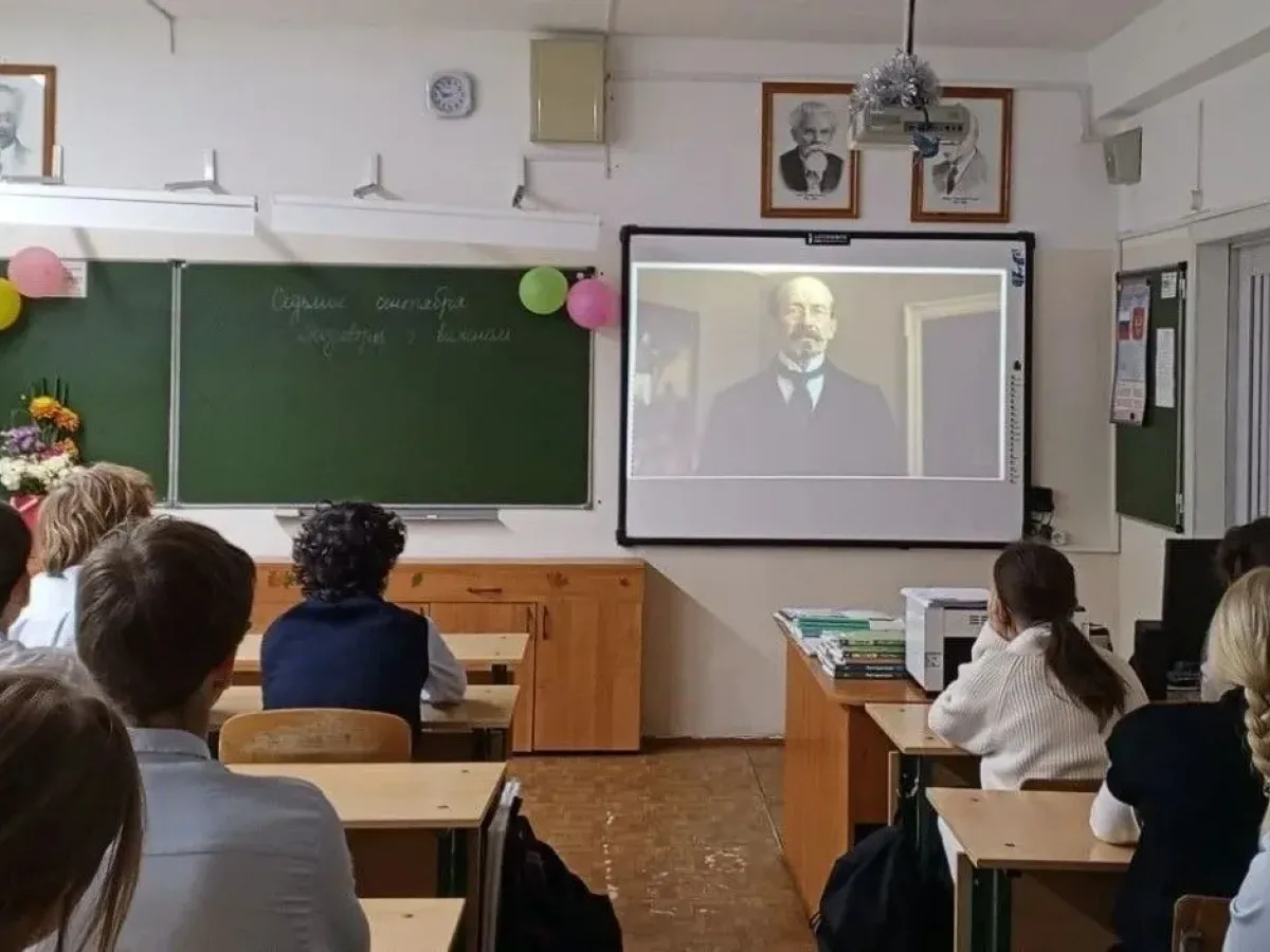 В школах Тверской области стартовал обновленный курс «Разговоры о важном»