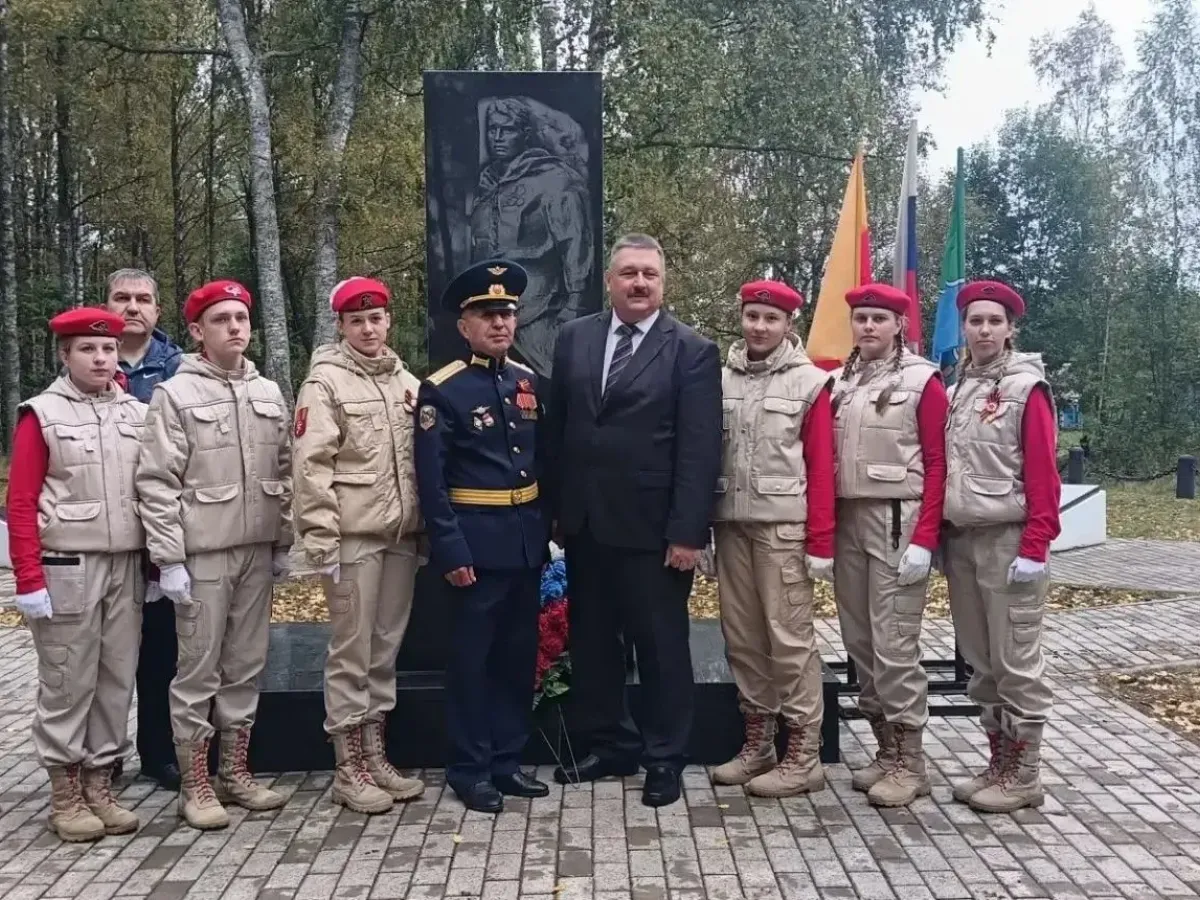 В Андреаполе юнармейцы приняли участие в перезахоронении советских лётчиков