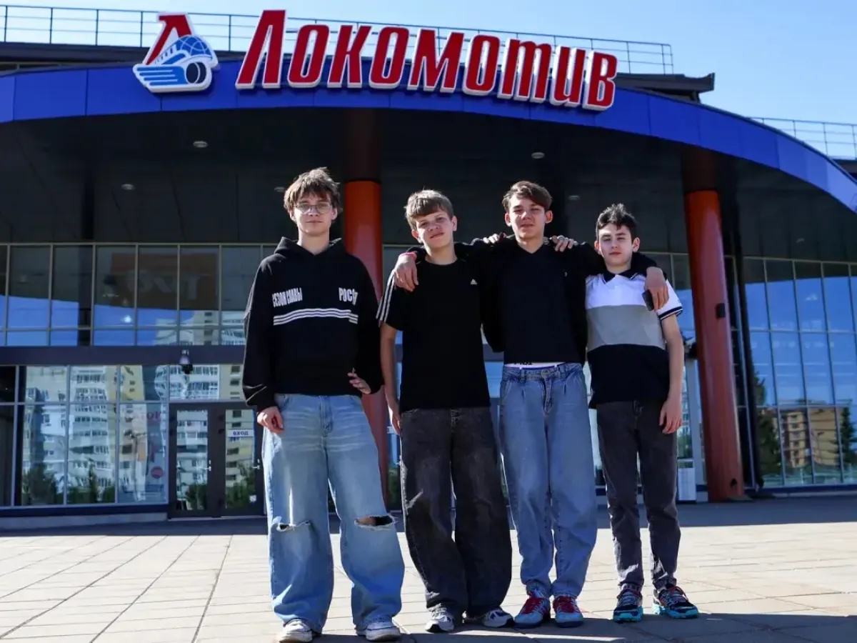 Тверские ребята встретились с игроками хоккейного клуба «Локомотив»