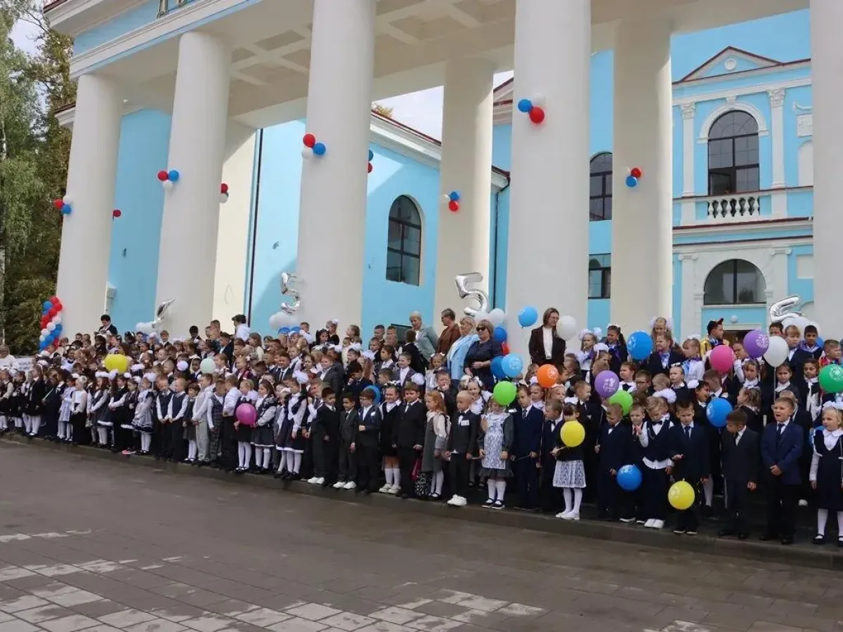 В Нелидове День знаний для младшеклассников провели у ДК «Шахтёр»