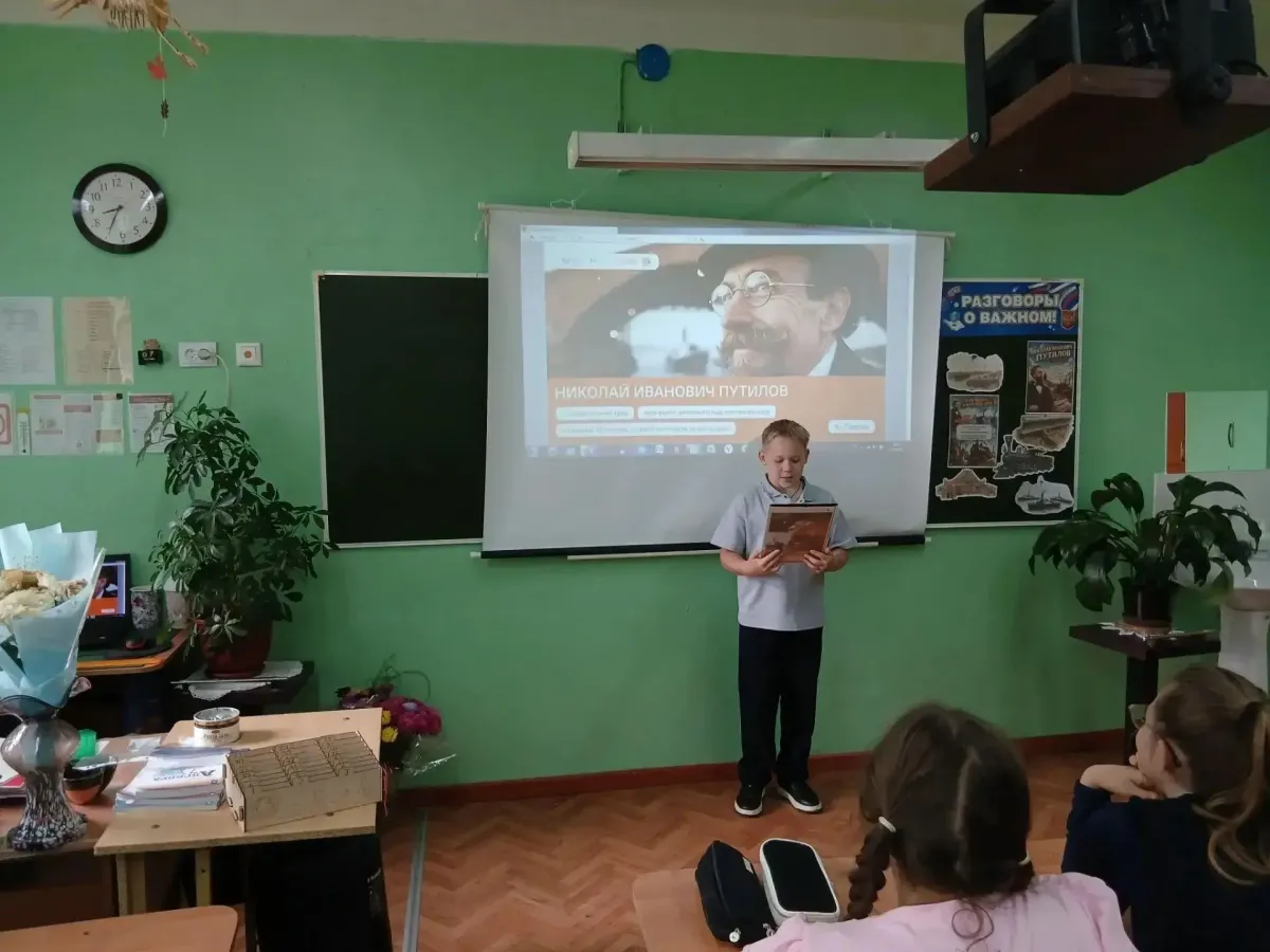 В школах Тверской области стартовал обновленный курс «Разговоры о важном»
