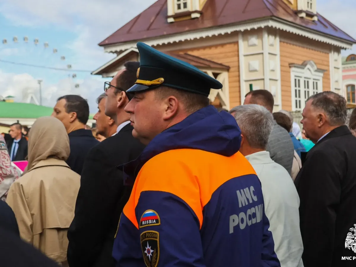 В Твери освятили и подняли купол и крест на колокольню Спасо-Преображенского собора