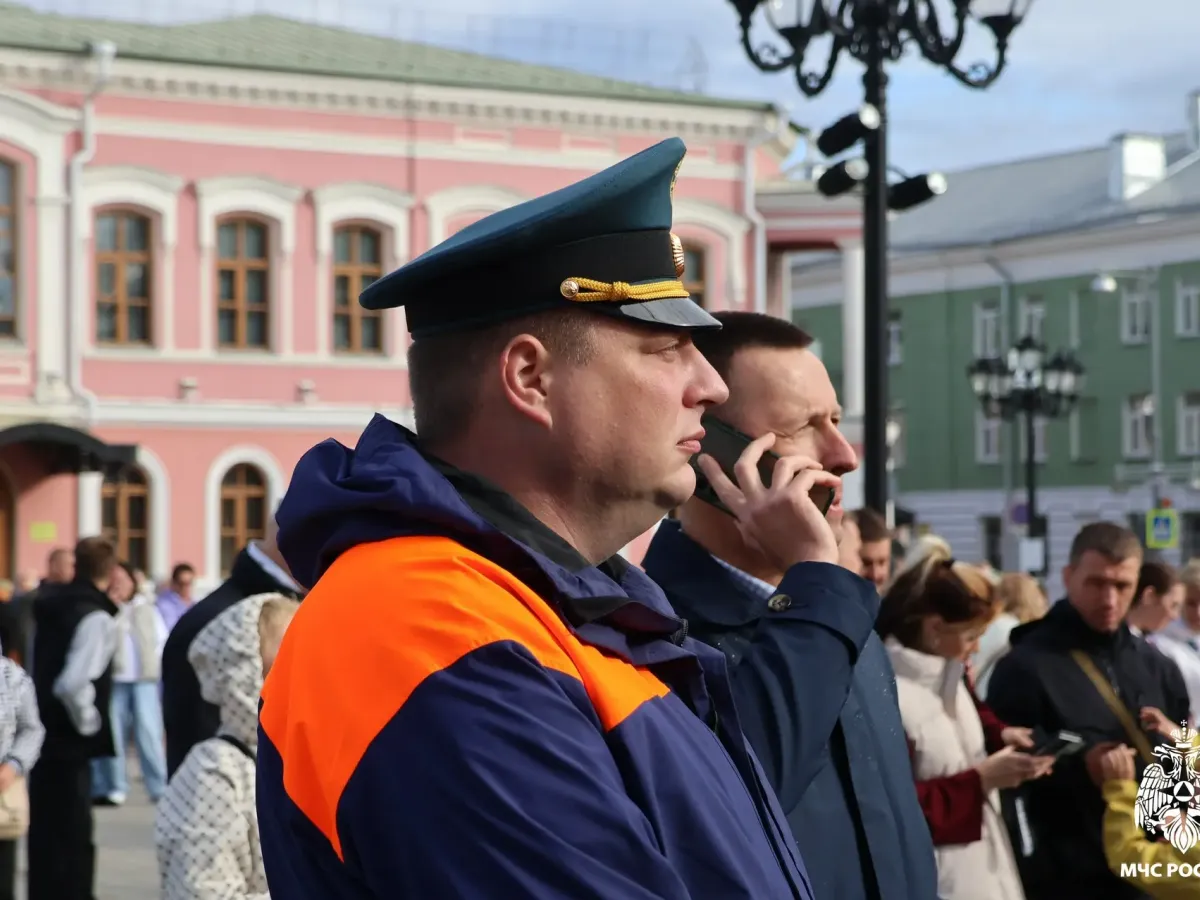 В Твери освятили и подняли купол и крест на колокольню Спасо-Преображенского собора