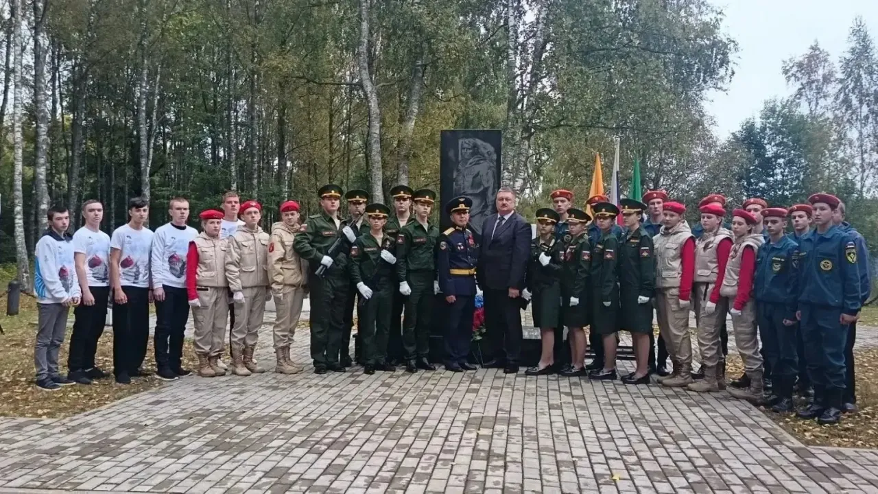 В Андреаполе юнармейцы приняли участие в перезахоронении советских лётчиков