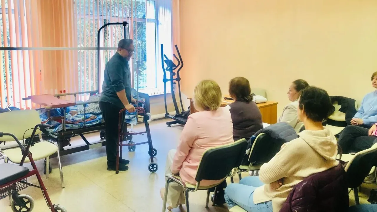 В Твери прошёл тренинг по уходу за пожилыми людьми и инвалидами на дому