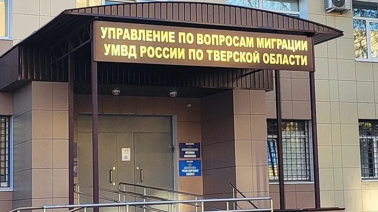 Суд обязал работодателя возместить расходы на содержание и выдворение иностранца