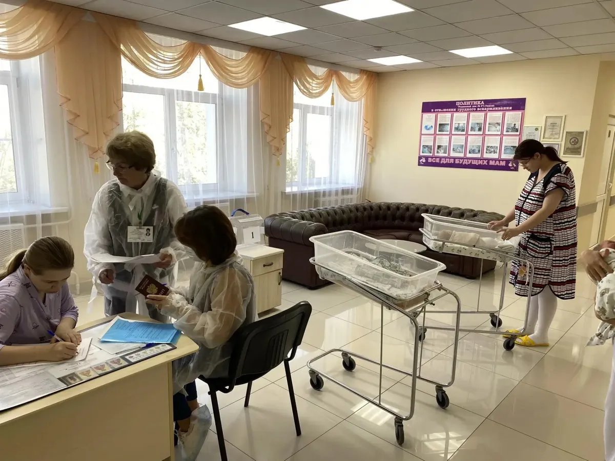 В тюменском роддоме №3 молодые мамы проголосовали прямо в медучреждении