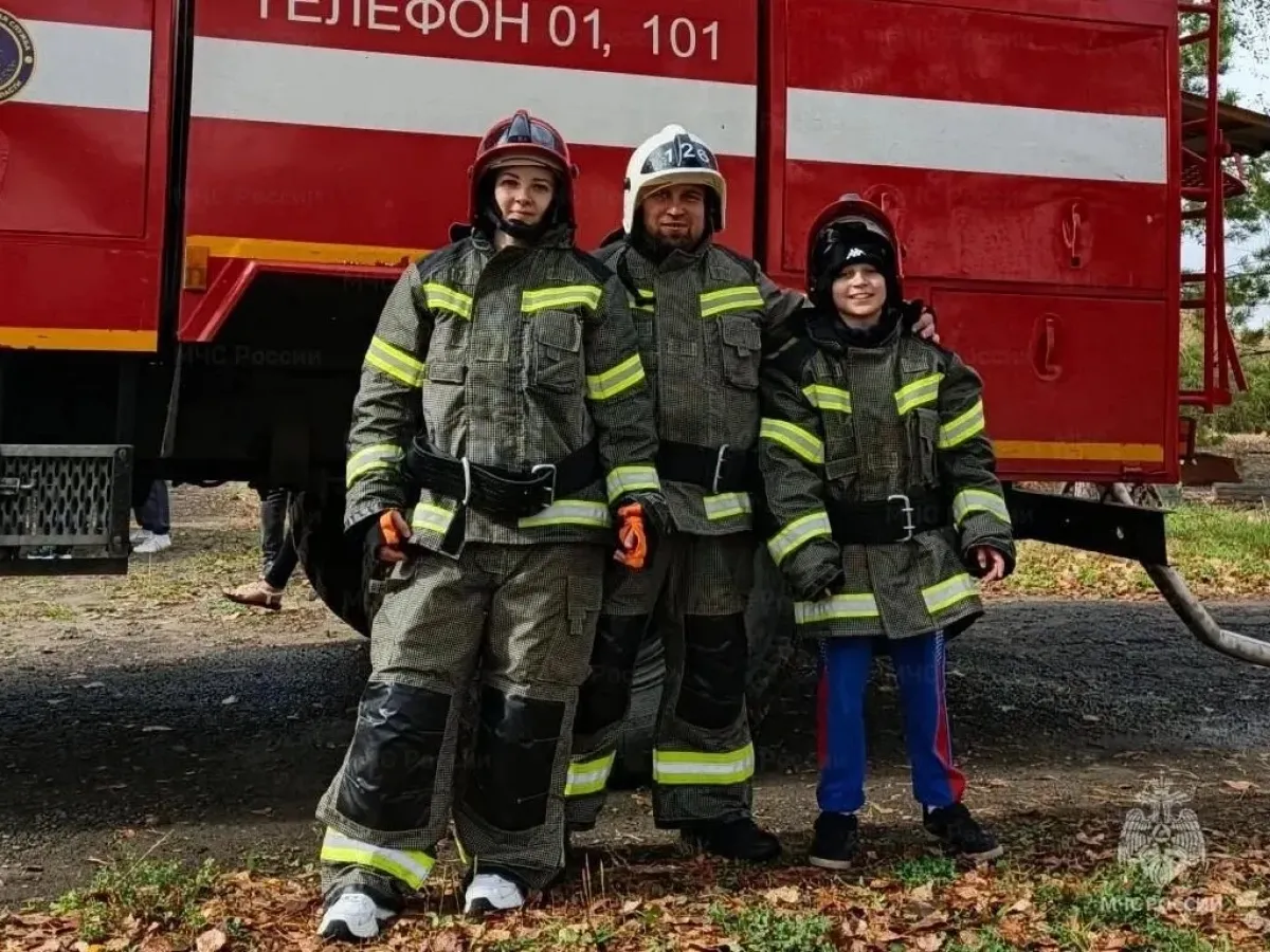 В Тюмени прошли семейные соревнования «Папа, мама, я — пожарная семья»