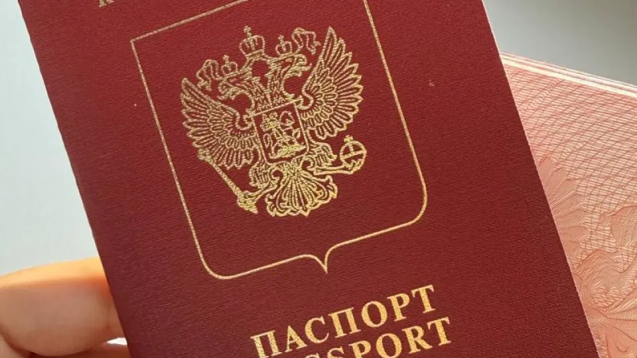 С 2027 года детей перестанут вписывать в загранпаспорта родителей — Тюмень Сейчас