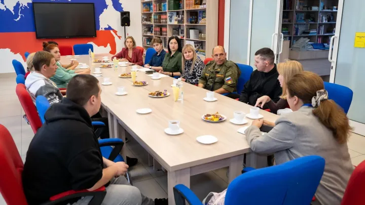 В Юрге прошла встреча с ветеранами СВО и их семьями в преддверии Дня Государственного флага — Владимир Сейчас