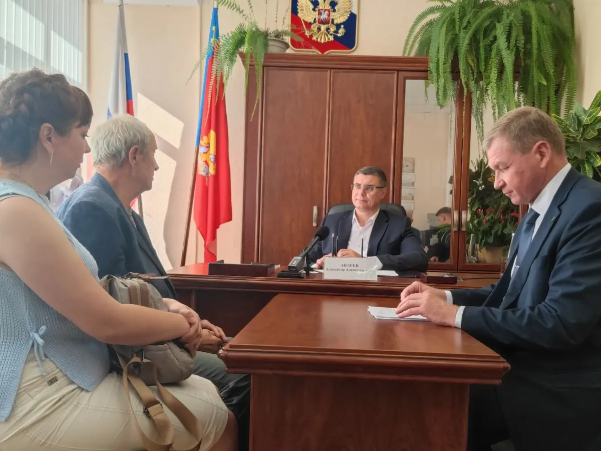Во Владимирской области по итогам личного приёма губернатора приняли решения по ремонту дорог, газификации и связи