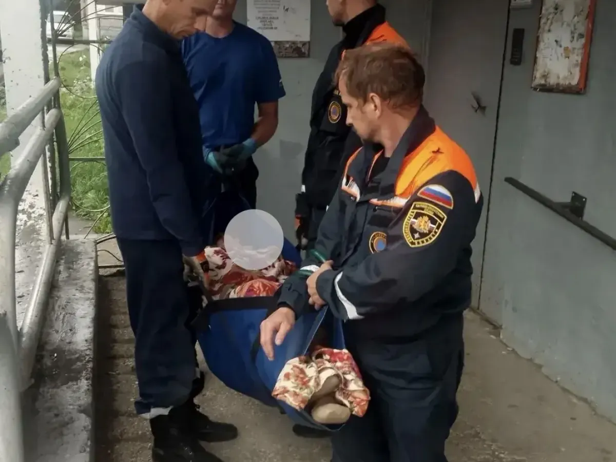 Владимирские спасатели помогли врачам скорой помощи транспортировать тяжелобольного