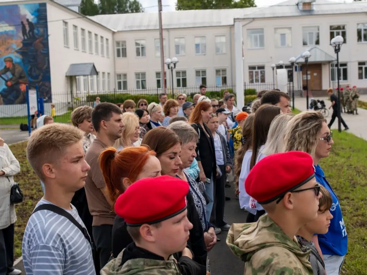 В Собинке открылась передвижная фотовыставка о героях СВО