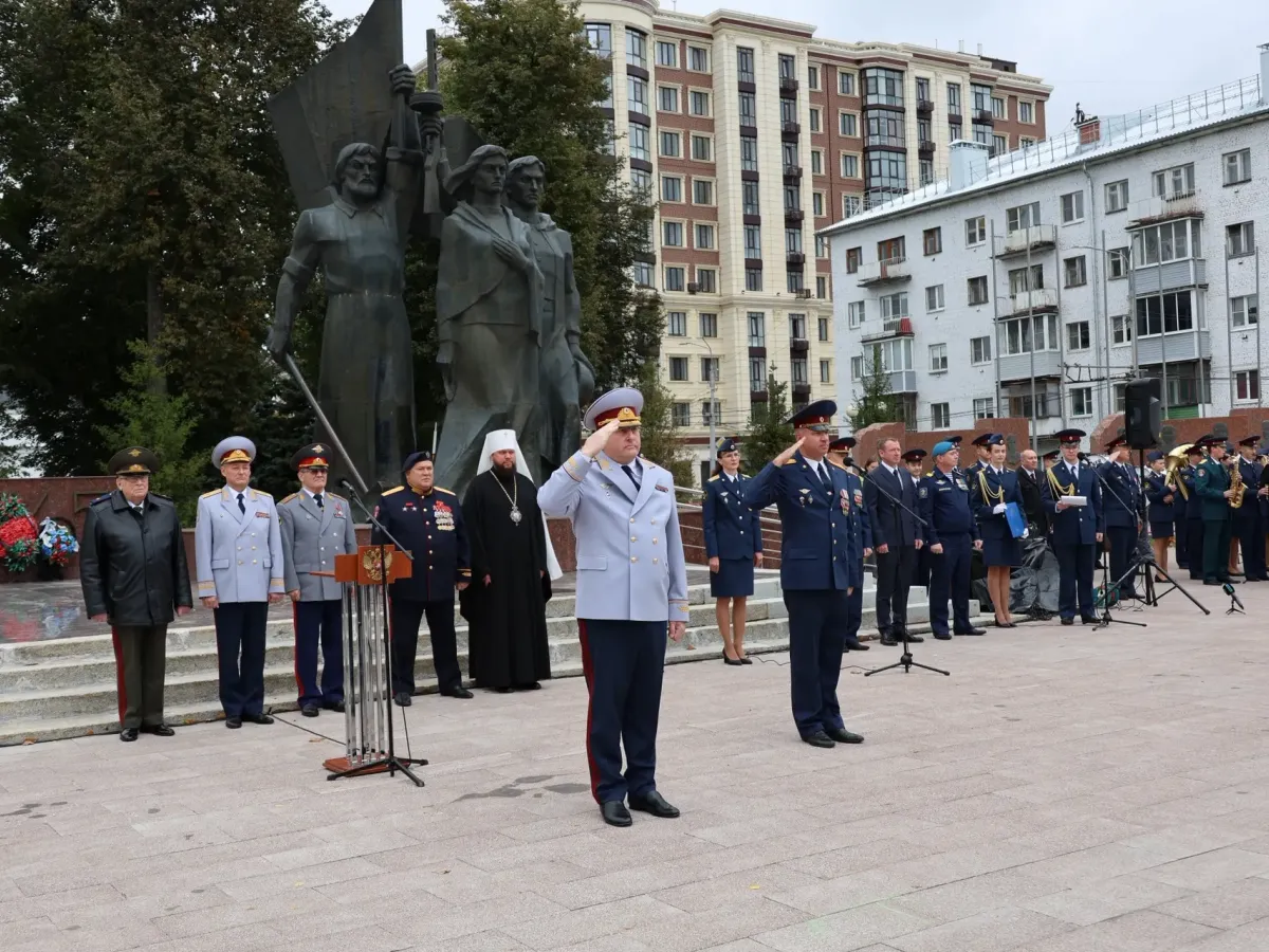Во Владимире курсанты ВЮИ ФСИН приняли присягу у Вечного огня