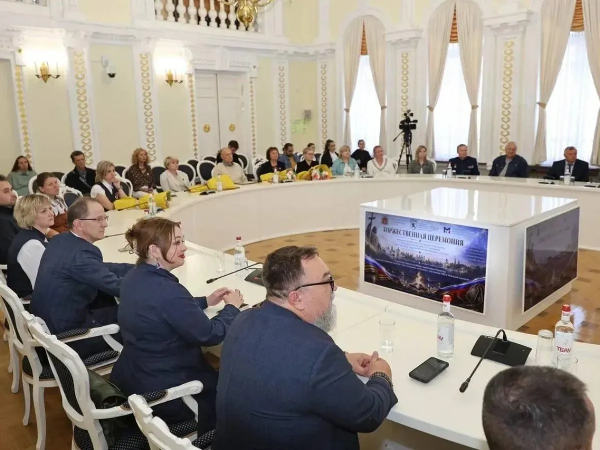 Во Владимирской области наградили педагогов и вручили жетоны семьям погибших героев