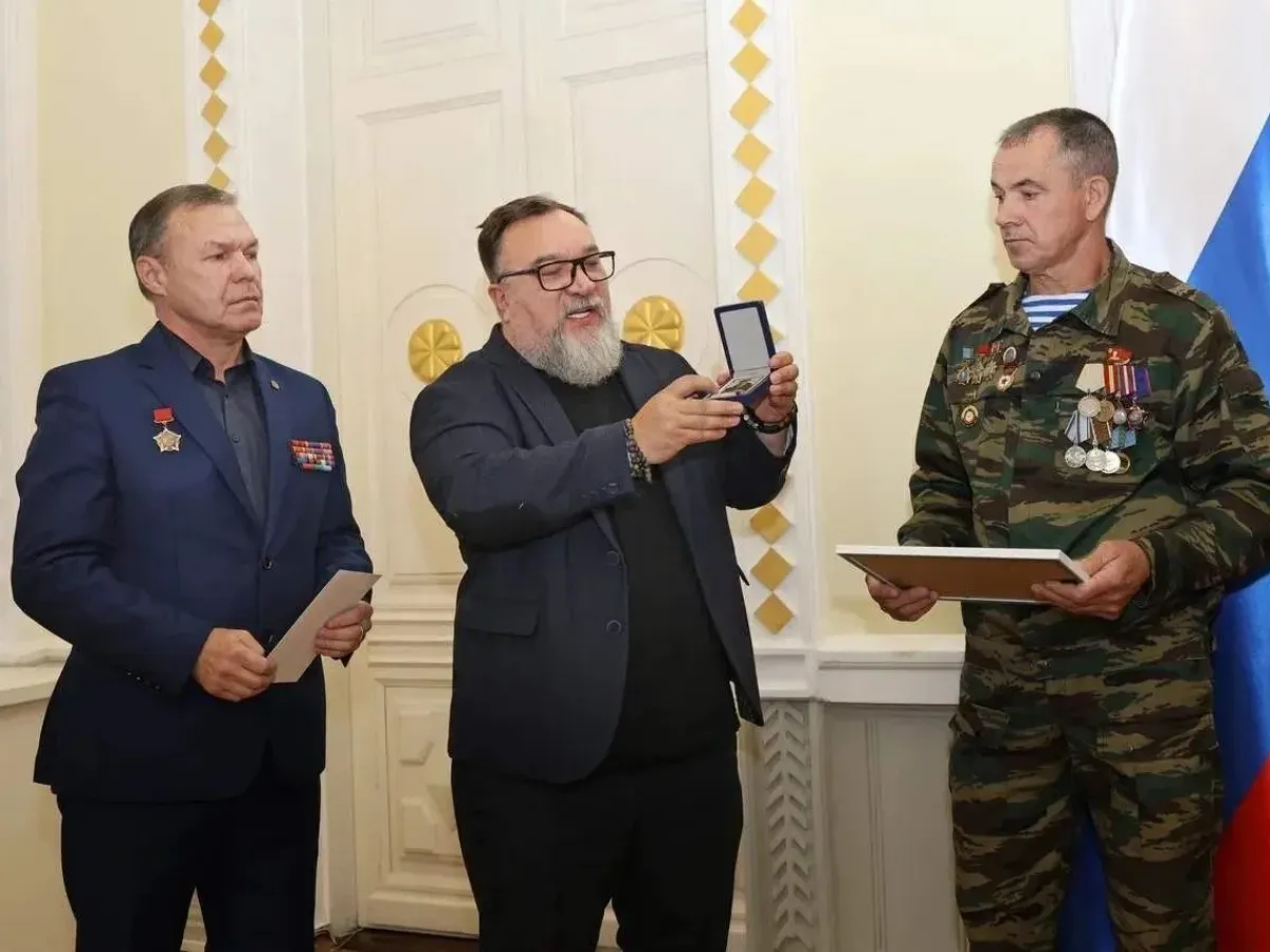 Во Владимирской области наградили педагогов и вручили жетоны семьям погибших героев