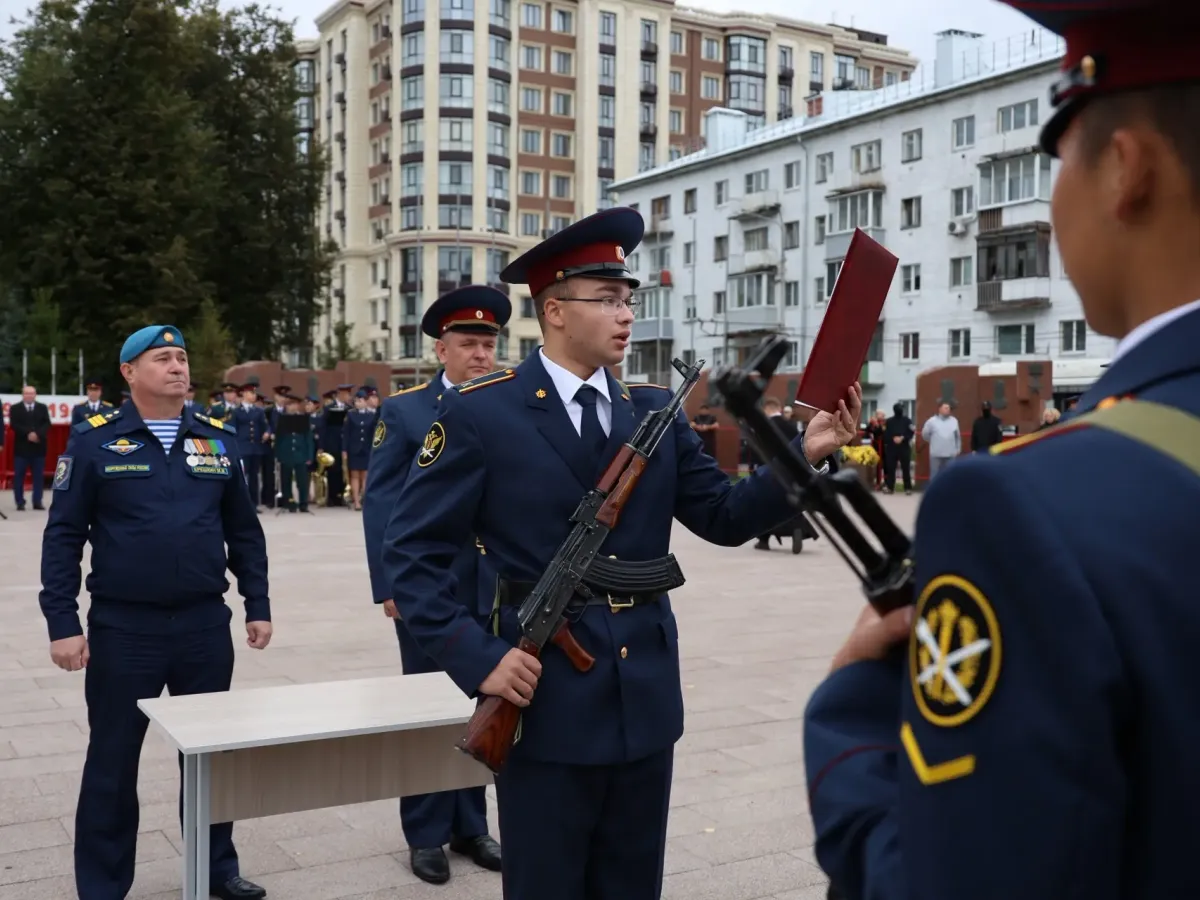 Во Владимире курсанты ВЮИ ФСИН приняли присягу у Вечного огня