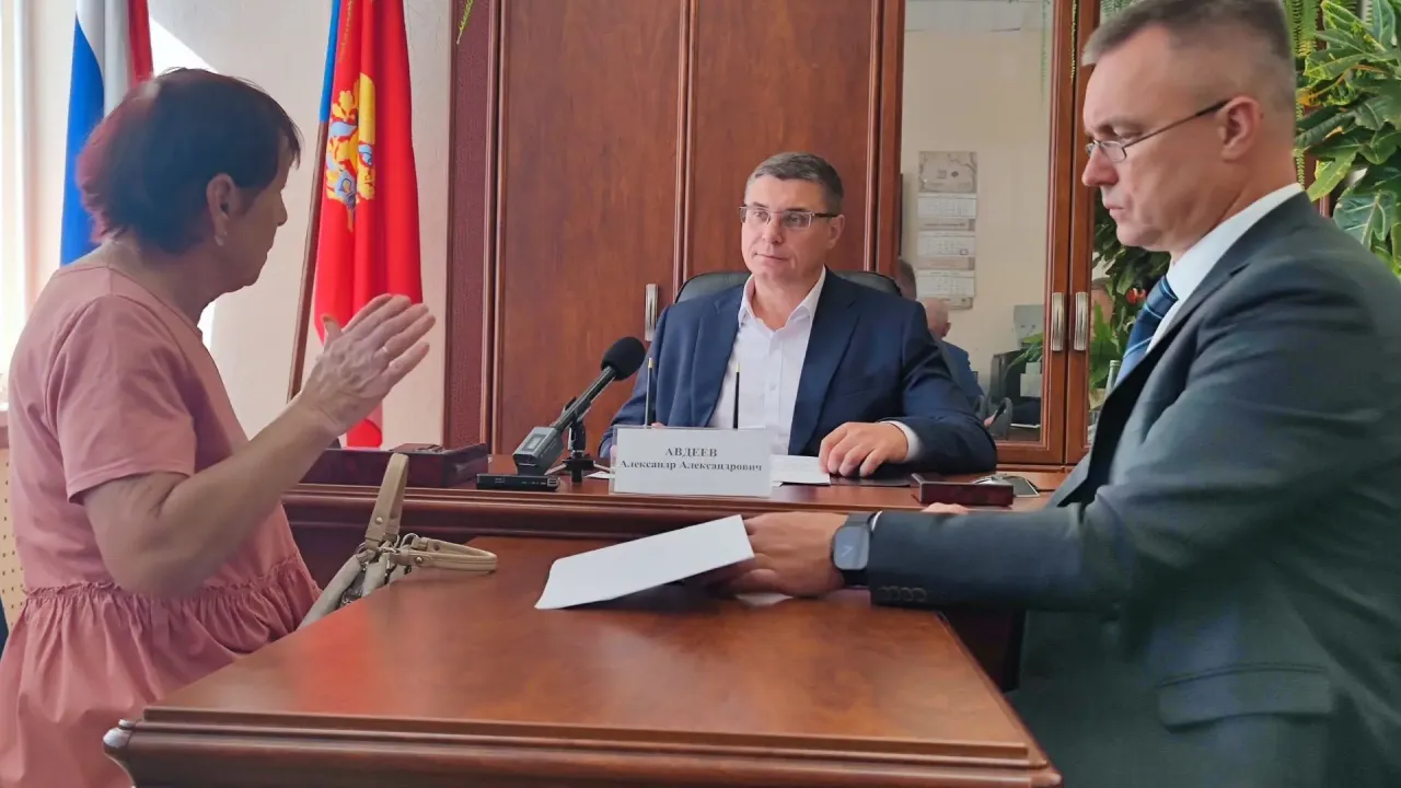 Во Владимирской области по итогам личного приёма губернатора приняли решения по ремонту дорог, газификации и связи — Владимир Сейчас