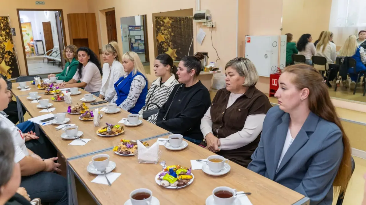 В клубе «Строитель» состоялась встреча с семьями героев — Владимир Сейчас