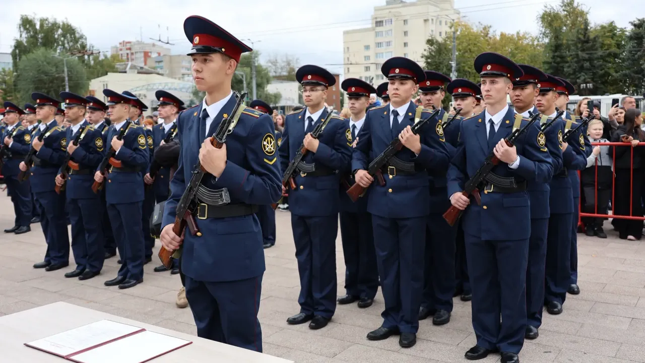 Во Владимире курсанты ВЮИ ФСИН приняли присягу у Вечного огня — Владимир Сейчас