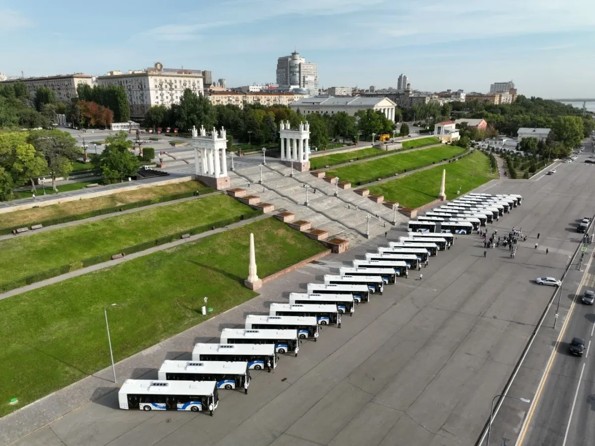 В Волгограде на городские маршруты вышли 26 новых автобусов большой вместимости