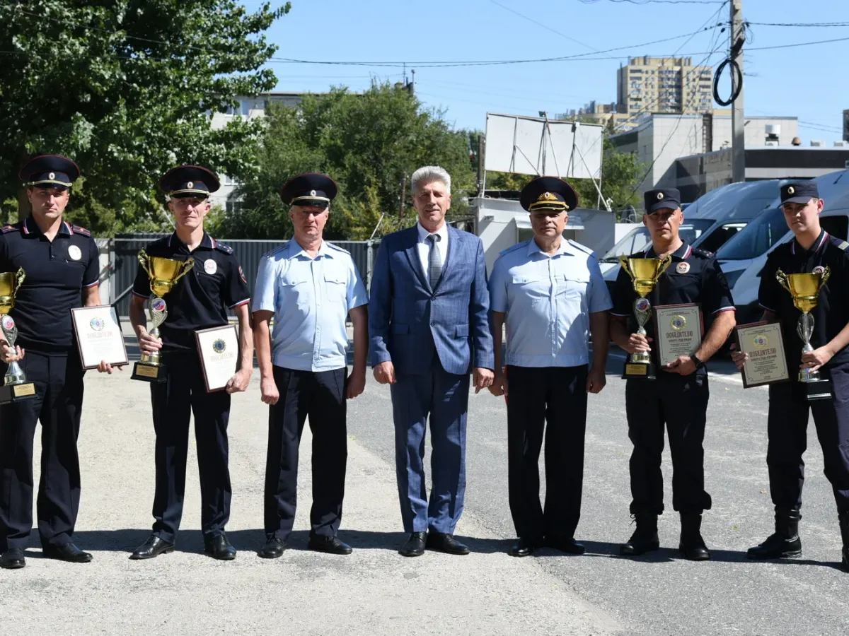 В Волгограде наградили лучших сотрудников патрульно-постовой службы