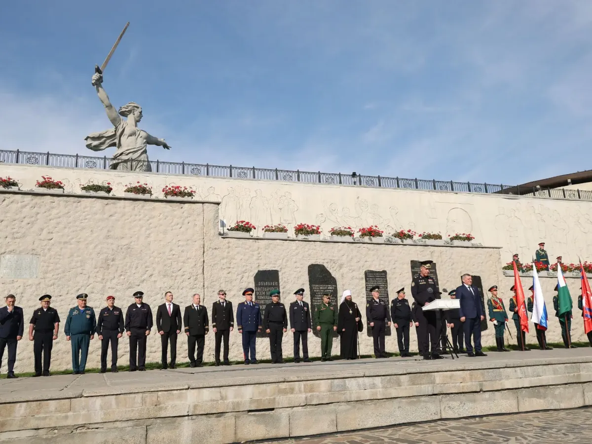 На Мамаевом кургане наградили победителей испытаний судебных приставов на зеленые береты