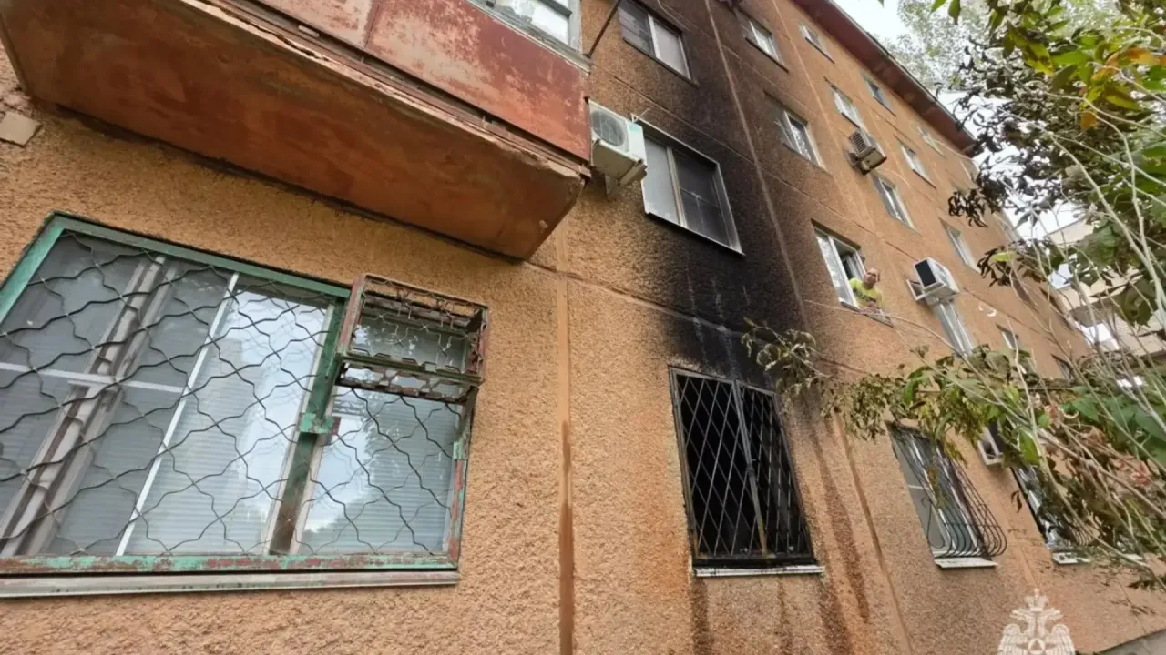 В Волжском потушили пожар в двухкомнатной квартире, двое пострадавших госпитализированы — Волгоград Сейчас
