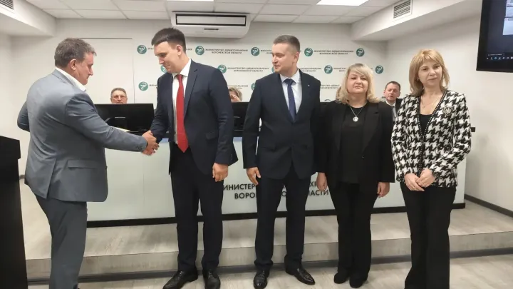Воронежских специалистов онкоцентра поздравили за федеральные награды — Воронеж Сейчас
