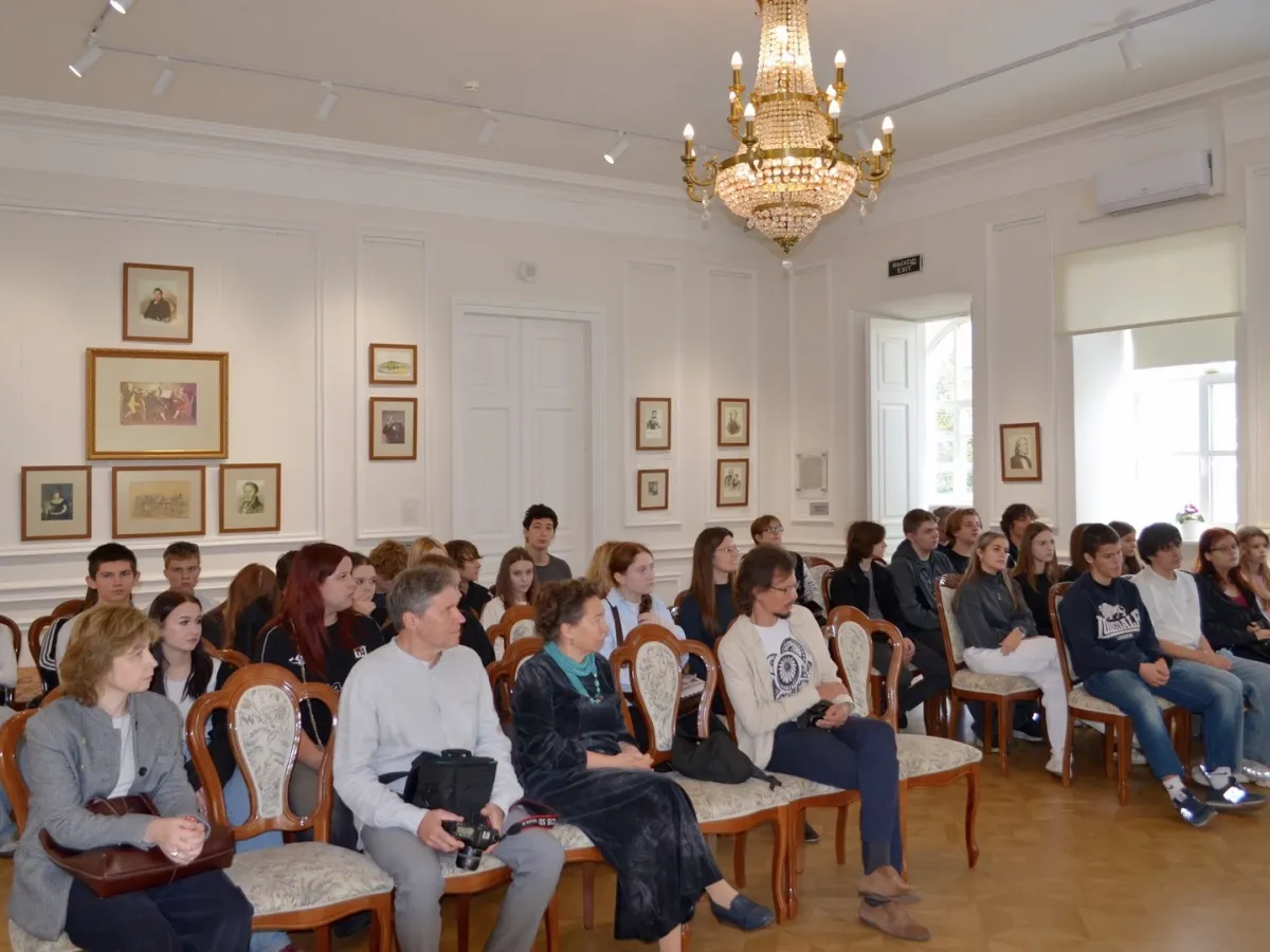 В музее-усадьбе Веневитинова открылись две выставки к юбилейной дате Бунина